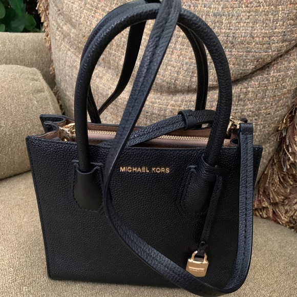 Michael Kors Handbags - Michael Kors bag